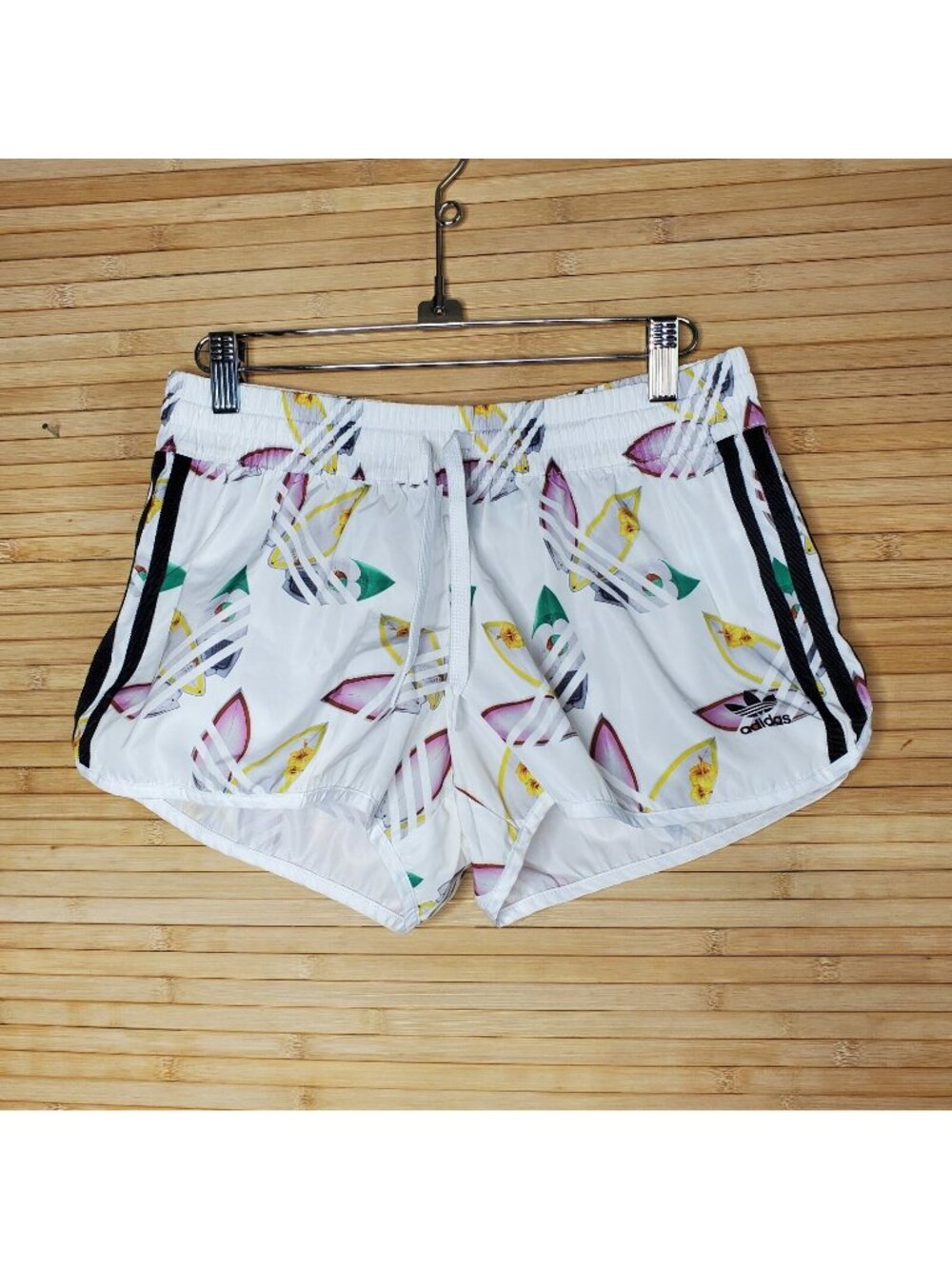 adidas Originals White Pharrell Williams trifoil Surf Print Shorts Size Small S